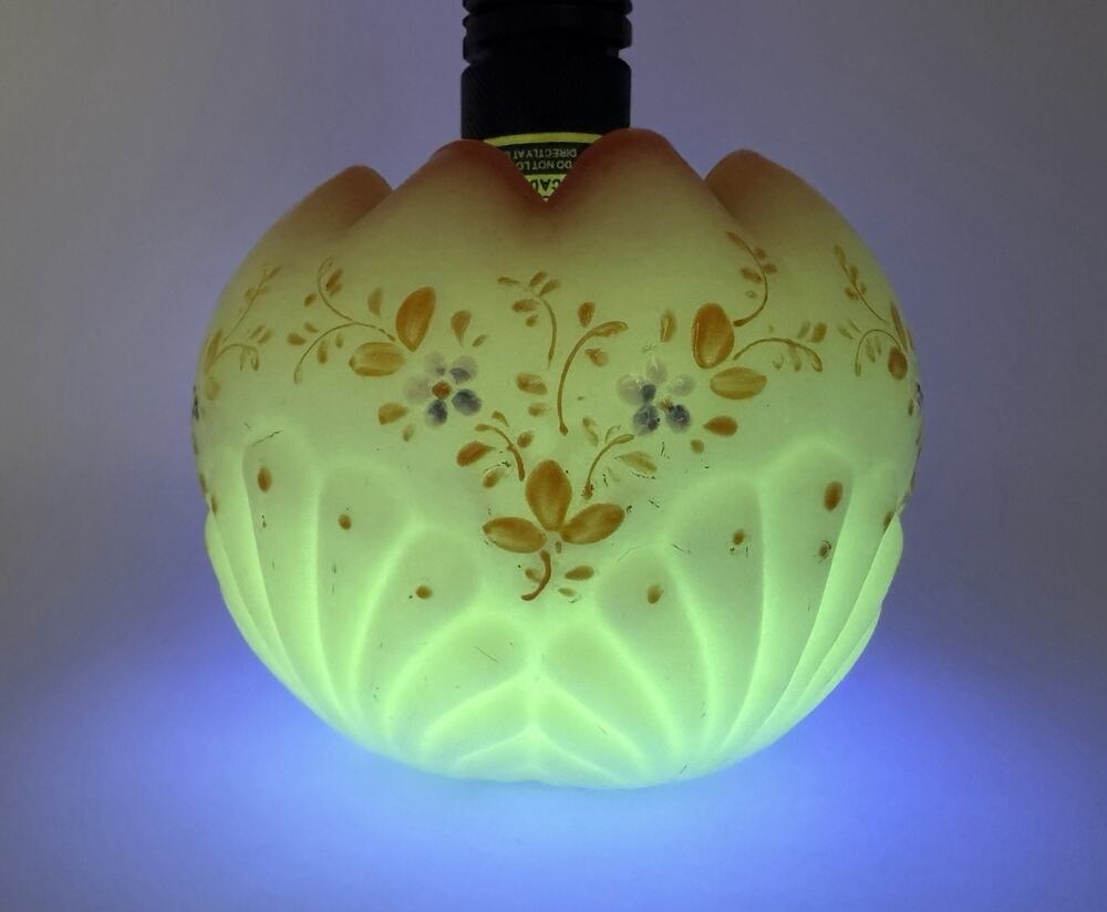 Mt. Washington Pink Satin Glass Shell & Seaweed Rose Bowl Vase 4” UV Reactive